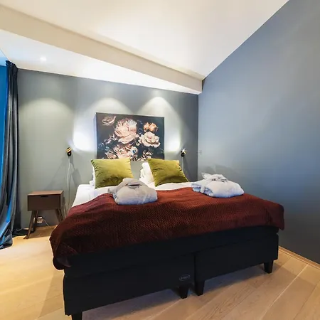 Enter Luxury Villaer *
