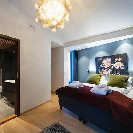 Enter Luxury Villaer *